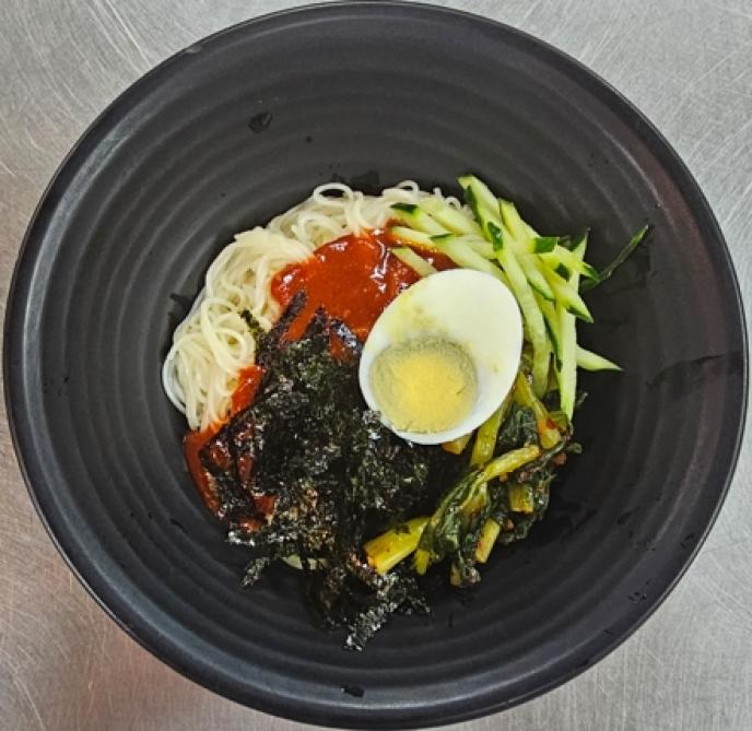 비빔막국수*납작만두